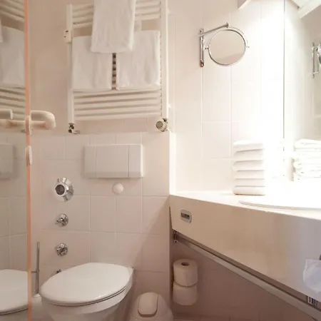 304 Strandburg Ref: 50972 Apartment *